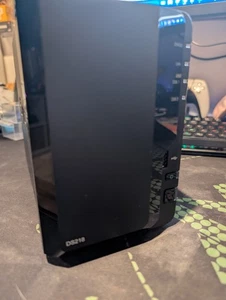 Synology NAS Storage System - DS218 2-Bay NAS 4TB (2x2TB HDDs) [[Factory Reset]] - Afbeelding 1 van 2