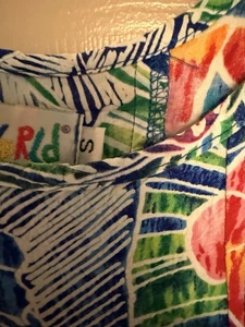 Schönes bedrucktes, durchgehendes Kleid mit Bändern am Rücken. ��Klein - Bild 1 von 3