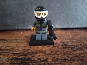 Lego minifigures Series 10 Paintball Player - Picture 1 of 1