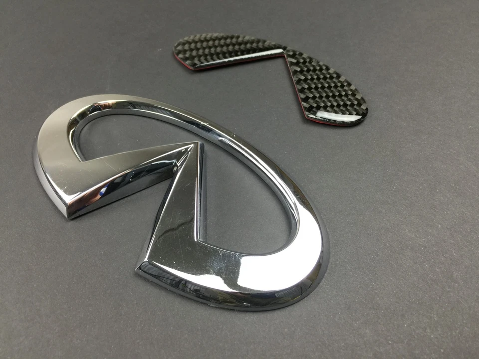 INSERTO EMBLEMA MALETERO FIBRA CARBONO REAL PARA INFINITI G35 CUPÉ  Foto 1 de 1