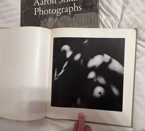 Aaron Siskind - Louise 30 - Bild 1 von 7