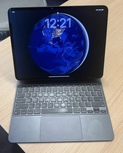 Apple iPad Pro M4 13 Zoll 1TB Nano Display und Magic Keyboard - Bild 1 von 2