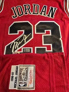 *MICHAEL JORDAN #23 CHICAGO BULLS SIGNED RED HOME JERSEY HOLOGRAM AUTHENTICATED* - Picture 1 of 11