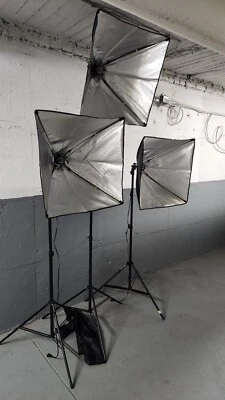 Kit de iluminación de estudio fotográfico LS con estuche 3 reflectores y 3 trípodes u-12C Foto 1 de 4