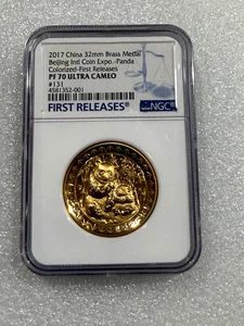2017 Cina 32 mm ottone Panda medaglia ~ Pechino Coin Expo ~ NGC PF 70 UCAM COLORATO - Foto 1 di 2