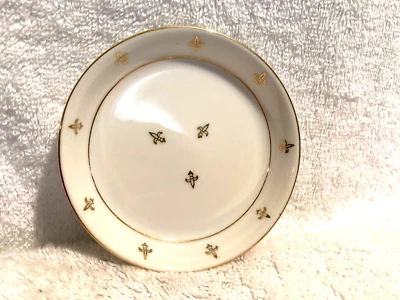 Andrea By Sadek Fluer De Lis Porcelana Blanco/Dorado 3 3/4" con Jabón Baratija Plato Foto 1 de 3