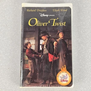 Oliver Twist VHS 1998 Disney Clamshell Richard Dreyfuss Elijah Wood New Sealed - Picture 1 of 8
