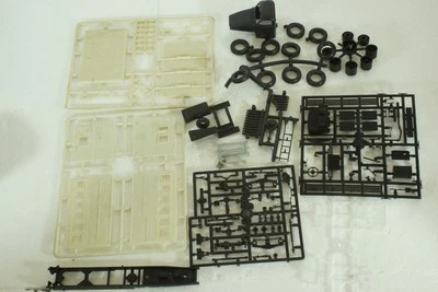 Studebaker US6 Kung (repair shop), kit Miniclassic 1:43 - Image 1 of 4