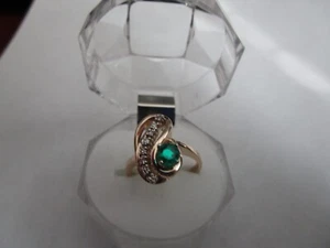 14K YELLOW GOLD RING W/EMERALD CENTER STONE AND DIAMONDS IN A PRETTY DESIGN - Picture 1 of 9