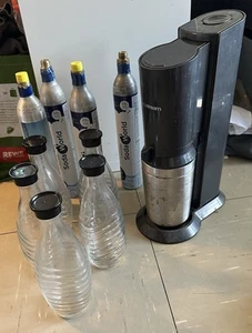 SodaStream Crystal mit 5 Glasflaschen und 4 Kartuschen Top! - Bild 1 von 2