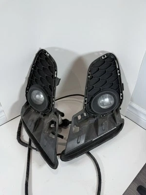  Mazda 3 2012-2013 4Dr/5Dr OEM Fog Lights - Clear - Image 1 of 4