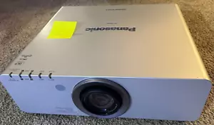 PANASONIC PT-DW640US PROJECTOR 7250 LAMP HOURS - Picture 1 of 11