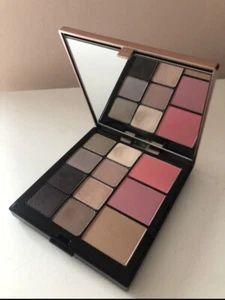 Laura Mercier Essentials Eye and Cheek Palette Rare - Picture 1 of 2