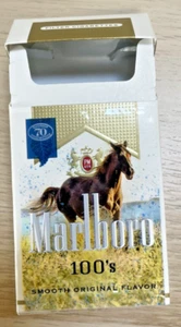 VACÍO MARLBORO GOLG Pack Años 100 Coleccionables MARLBORO Mustang Vaquero CÓDIGO Entrada - Imagen 1 de 18
