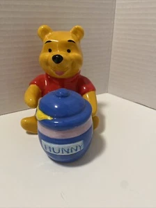 Treasure Craft Winnie Puuh mit Hunny Pot Keramik Salz und Pfefferstreuer - Bild 1 von 5