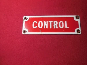 Letrero de control vintage de porcelana rojo y blanco 6 x 2 pulgadas hombre cueva bar garaje - Imagen 1 de 7