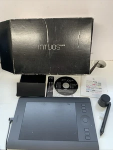 Wacom Intuos Pro Mały bezprzewodowy tablet graficzny PTH-451-ENES, w pudełku - Zdjęcie 1 z 5