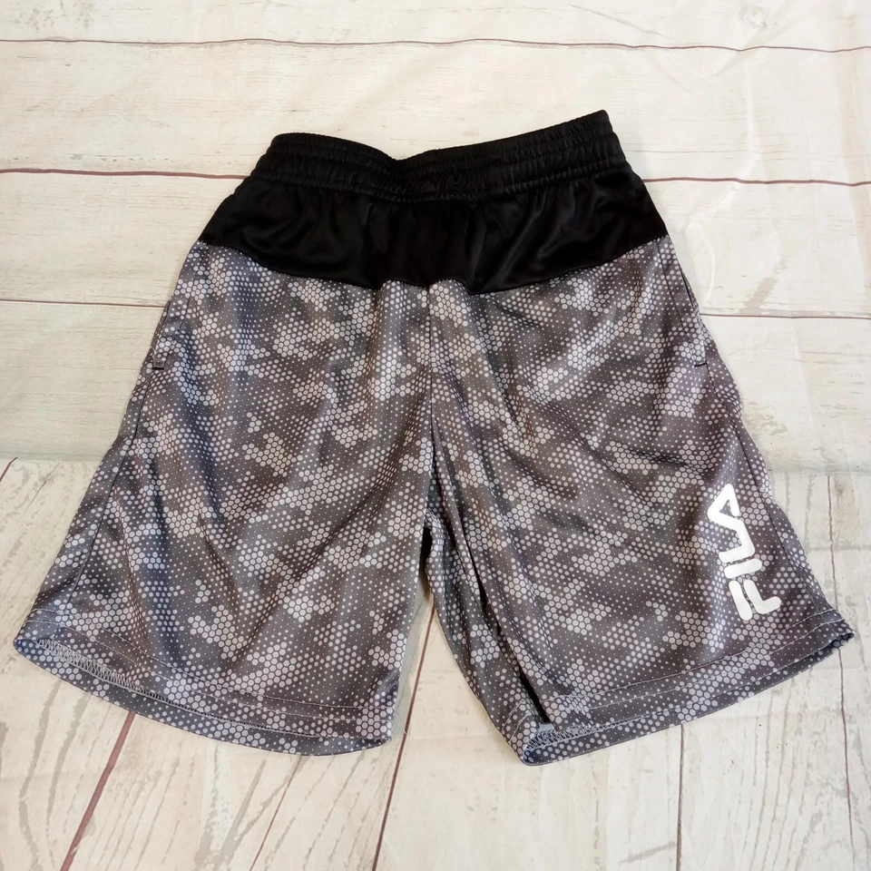 Шорты Fila Kids для мальчиков черные/серые пиксельный знак спереди размер 5 - Изображение 1 из 4