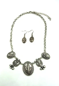 SILVER-COLORED NECKLACE WITH SAGUARO CACTUS CHARMS AND MATCHING EARRINGS - Picture 1 of 6