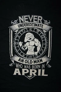Mai Sottovalutato Vecchio - Nato ad Aprile T-Shirt Piccola Nera - Foto 1 di 6