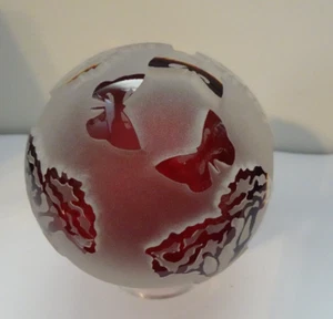 1998 Signed Kelsey Pilgrim Cameo Glass Ruby Red Butterflies Flowers Paperweight - Picture 1 of 8