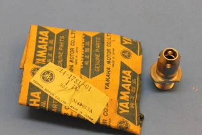 NOS YAMAHA AT1 AT2 CT1 TZ250 CARCASA DE TRANSMISIÓN DE TACÓMETRO PIEZA DE MONTAJE # 353-17810-00-00 Foto 1 de 4