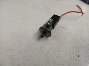 Corvette 1979 guantera interruptor de luz enchufe sostiene bombilla clip roto - Imagen 1 de 7