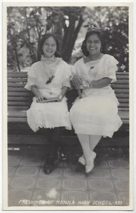 Chicas de secundaria filipinas de 1915 en vestidos - FOTO REAL Postal antigua de Filipinas - Imagen 1 de 2