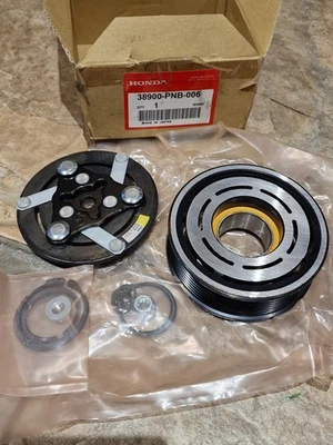 GENUINE NEW HONDA CRV 2001- AIR CON COMPRESSOR PULLEY CLUTCH SET 38900-PNB-006 - Image 1 of 3