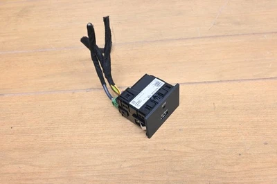 17-20 AUDI A3 S3 8V передняя центральная консоль USB AUX порт штепсельная вилка OEM - Изображение 1 из 4