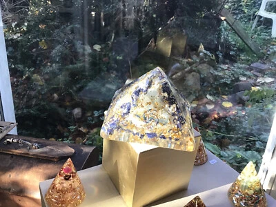 Orgonit Pyramide Clara Geist Prema Orgon Sodalith Blauer Calcit Cyanit 24k Gold - Bild 1 von 4