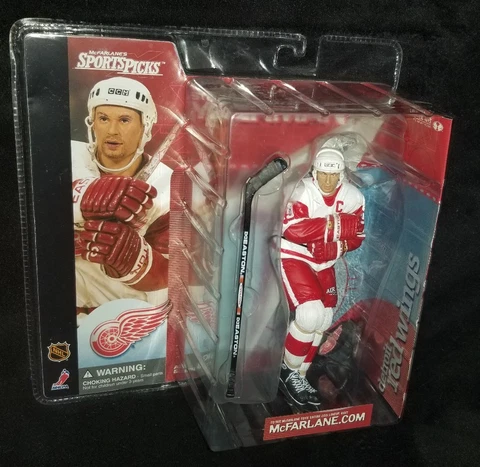 McFarlane NHL Series 1 STEVE YZERMAN Red Wings Super Chase Variant Figure Cover