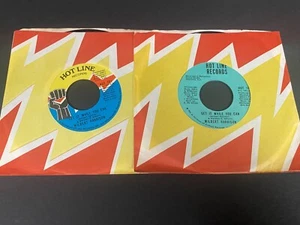 Posten (2) Wilbert Harrison 45 RPM Schallplatten auf Hot Line mit Firmenhüllen - Bild 1 von 2