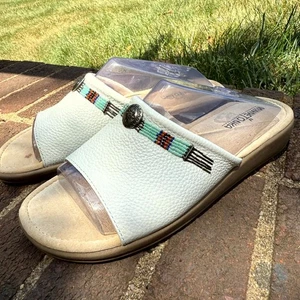 Minnetonka 5244 Sandals Women's White Leather Beaded Open Toe Slip On Slide Sz 9 - Picture 1 of 7