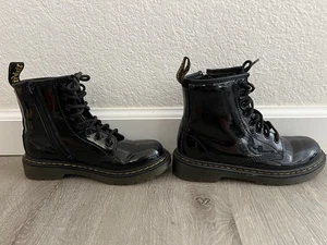 Kids Dr Martens 15382 Patent Leather Boots Size 1 Glossy Black Used Good Shape - Picture 1 of 19