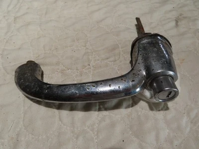 MECANISMO BOTÓN MANIJA DELANTERA IZQUIERDA EXTERIOR PUERTA COCHE 49-54 GM Foto 1 de 3