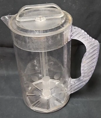 The PAMPERED CHEF 2 qt 1/2 gallon POLKA DOT  pattern Quick Stir Pitcher -RETIRED - Image 1 of 4