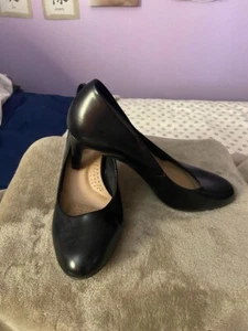 DEXFLEX COMFORT BLACK WOMANS HEELS 2.5" HEEL SIZE 6.5 - Picture 1 of 1