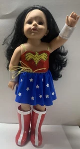 18 Zoll Madame Alexander Wonder Woman Puppe mit Kleid Stiefeln (fehlendes Stirnband) - Bild 1 von 6