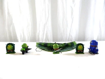 MGA Entertainment Impresionante Pequeño Verde Hombres Azul Hombres Figuras de Juguete Lote de 5 Foto 1 de 4