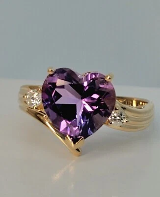 Anillo solitario de amatista creado en laboratorio enchapado en oro amarillo de 14k de 2 quilates corte corazón Foto 1 de 3