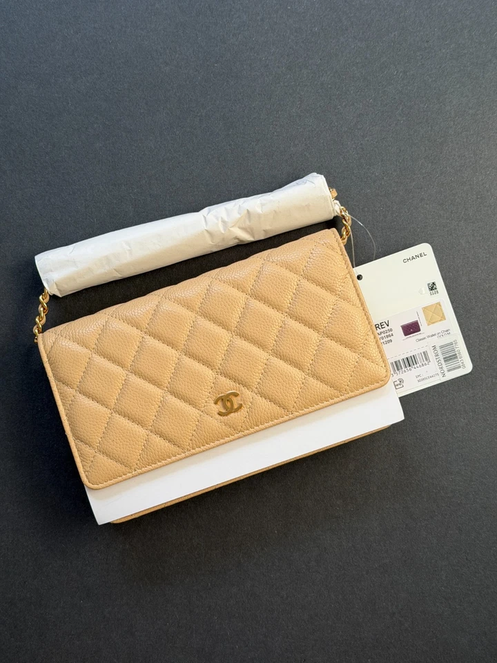 A M A Z I N G CHANEL Classic Quilted White Caviar Leather Wallet on Chain