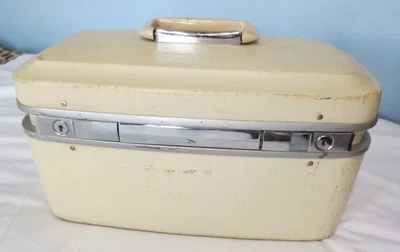 复古 20 世纪 60 年代奶油霍桑行李箱火车箱带托盘插入件,镜面,钥匙梳妆台 — 第 1/4 张图片