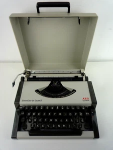 VINTAGE AEG OLYMPIA TRAVELLER DE-LUXE S TRAGBARE SCHREIBMASCHINE IM HARTSCHALENKOFFER - Bild 1 von 11