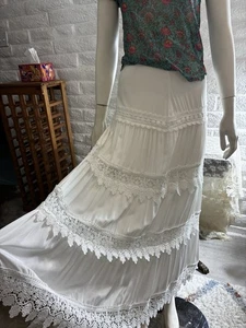 SHEIN gefütterter abgestufter Häkelrock 100 % Viskose weiß Reißverschluss gebraucht, in einwandfreiem Zustand  - Bild 1 von 10