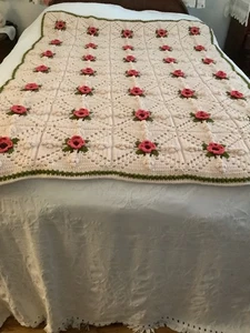Vintage Granny 3D Granny Square gehäkelte afghanische Decke mit rosa Rosen, 70X50 - Bild 1 von 6