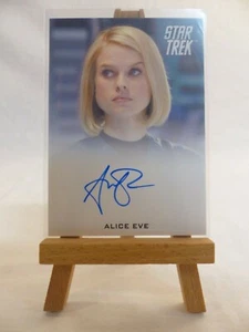 Tarjeta de autógrafo de Star Trek The Movies Into Darkness Alice Eve como Carol Marcus - Imagen 1 de 3