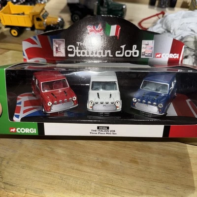 2003 CORGI 1:43 The Italian Job 3 Austin Mini Cooper Diecast Car Set 05506 - Image 1 of 4
