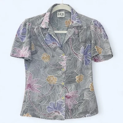 Винтажная блузка 70-х Fritzi с черным цветочным узором | с коротким рукавом на пуговицах | женская XS–S - Изображение 1 из 4