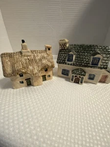 Juego de 2 estatuillas vintage de John Putman pintadas a mano Heritage House Cob Cottage - Imagen 1 de 6